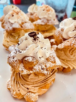 Pasticciotti alla crema chantilly e caffe